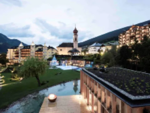 แอดเลอร์สปารีสอร์ทบาลานซ์ โรงแรมในออร์ติเซ