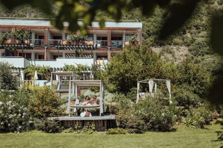 Biohotel Theiner's Garten Отели в г. Gargazzone