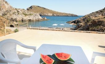 Beachfront Studio Kyma West