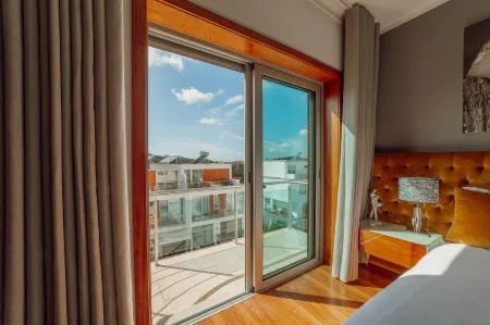 Pool & Cinema Villa by Vacationy Отели в г. Валонгу