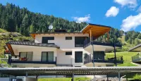 Luxury Apartment With Stunning Mountain View