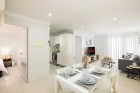 Smart Suites Self Check-in Apartments - 18 Darnley Hotels in Darra