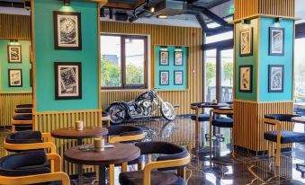 HOW Boutique and Hotel