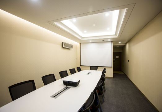 폴라리스 호텔 로비