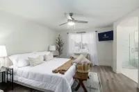5BR Citrus Estate Sleeps 13 Free Htd Pool Gameroom - balcón