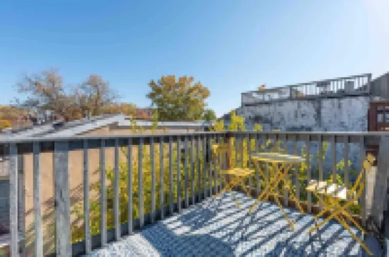 1918 ดูเพลกซ์ วิธ แครักเทอร์ ซิตี้ เซ็นเตอร์