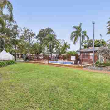 Central Caravan Park Hotel Exterior