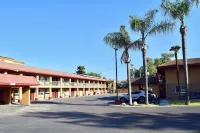 Super 8 by Wyndham Visalia
