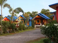 Banphu Resort Hotels near Raksamae Bridge