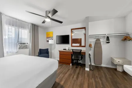Comfort Inn Gaslamp Convention Center Отели рядом с достопримечательностью «REV»