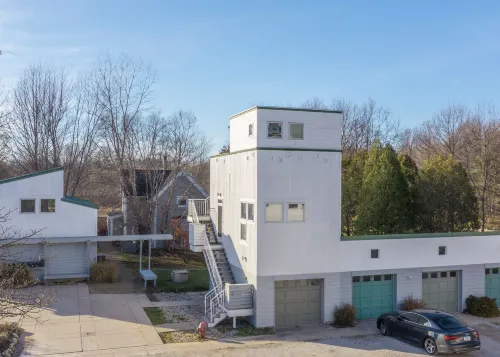 Condo Surrounded by Nature with Biking and Hiking - Charming Getaway Hotels in Michigan City