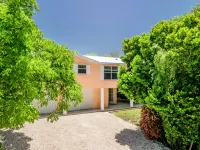 Tropical Oasis with Private Pool and Kayak - Gorgeous Hideaway Retreat