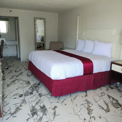 Super Inn Motel Отели рядом с достопримечательностью «Торговый центр "Кроссроудз"»