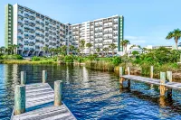 Pinnacle Port A-516 Hotels in Sunnyside