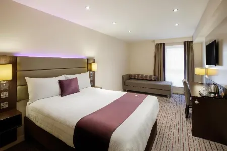 Premier Inn Ashford (Eureka Leisure Park) Отели рядом с достопримечательностью «St Peter & St Paul Church»