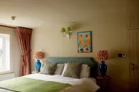 The Queen's Head Hotels in Tisbury