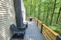 A Humble Abode - - Pet Friendly, Fire Pit, Deck, Grill, Wood Stove, Games, Wifi, 6 Acres