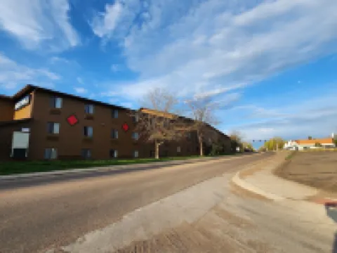 Grizzly Inn Hotels in Cascade County