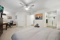 Centrally located Home near MCR, Blue Arena, I-25, RMNP easy access, Pool Table! Hotels near Christopher & Banks