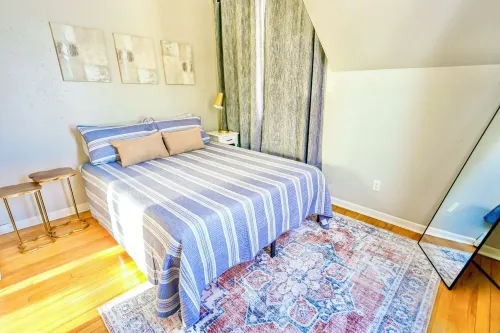 Stylish Downtown Fargo 2 Bedroom, Steps from Sanford