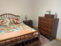 Lovely apartment with WiFi in charming Lyndonville. Hotels near Kingdom Campground
