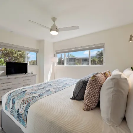 Banyan Tree 300: Gorgeous, New Unit 20 ft from Beach w/ Stunning Ocean Views/AC!