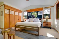 Volcano Tea House Cottage - Spa Bath, Hot Tub, and Fireplace with Japanese Decor