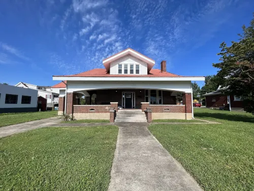 Homestay on Main by Twin Lakes Creamery Hotels in Leitchfield