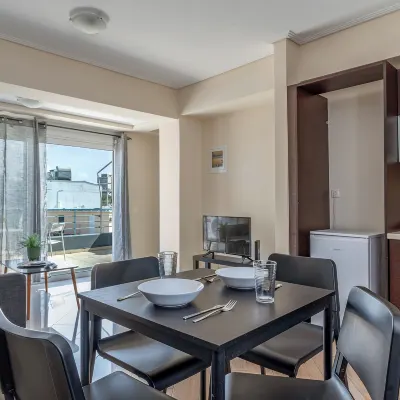 Elvita Apartments 2 Отели рядом с достопримечательностью «Станция метро Panormou»