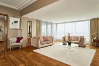 The g Hotel & Spa Hotel dekat Spanish Arch
