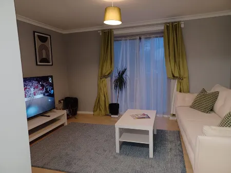 Malting-Green Door-One Bedroom Apartment Отели рядом с достопримечательностью «Уипснейдский зоопарк»