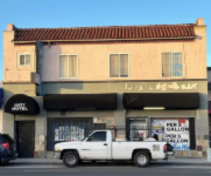 Unity Hotel - No Parking & Rooms Are Upstairs