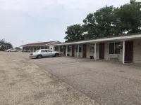 Edge of the Woods Motel