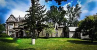 Rodman Hall Hotels near Grapeview Baseball Field
