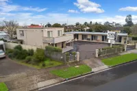 Hamilton Townhouse Motel - balcony