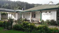 Silver Meir Bungalow Hotels in Кандапола