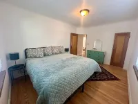 Modern Tree-Street Retreat/Walkable Location