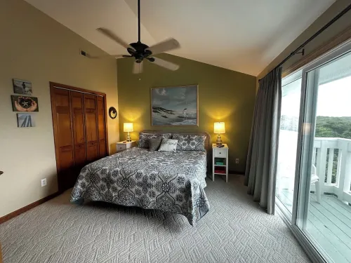 “Spivey’s Korner” Ocean Views, Easy Steps to quiet sandy Beach - secure WiFi Отели в г. Индиан Бич