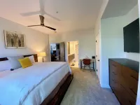 Modern Mountain Retreat - Ski-in-Out - Heated Pool and Hot Tub