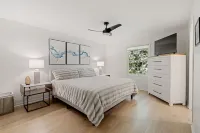 Lake MI Nest- perfect for group trips with access to Lake MI & private hot tub!