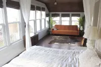 Bright, spacious, historic home in downtown Viroqua. Hotels in Viroqua