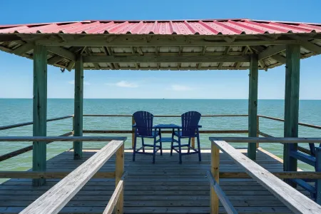 Blue Haven ~Coastal Retreat Studio in Fulton ~ Private Fishing Pier