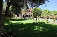 Les Terrasses des Jardins Отели в г. 