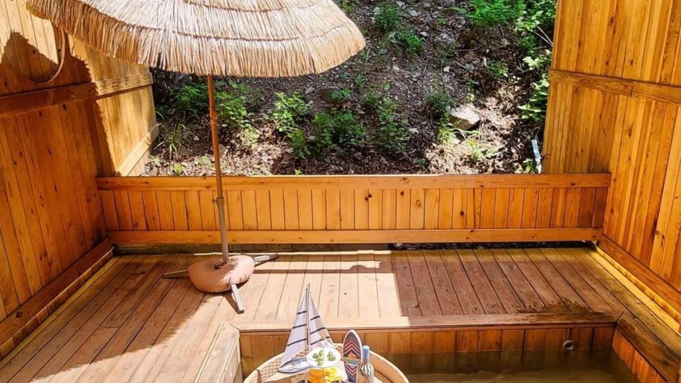 Floating Whale Seorak Dojeok Waterfall Stay