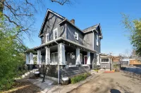 Downtown Walkable 1-bedroom Couples Retreat With Large Soaking Tub