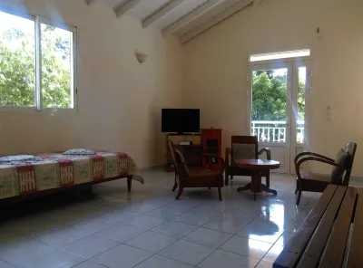 FRUIT BREAD VILLA 3 min from Grande Anse beach فنادق في 