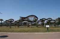 Beachfront Apartment, 180° Seaviews, huge pool- 5 km to Nice