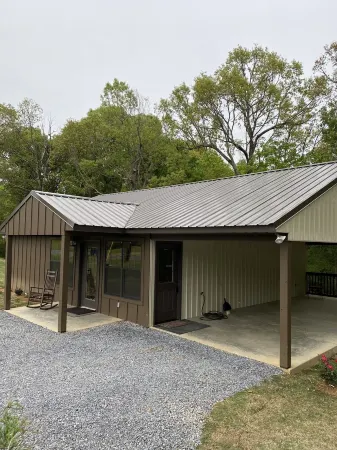 House near Sardis Lake, golf course and Oxford Ole Miss