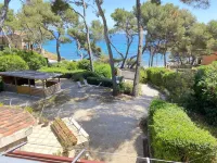 Family villa with superb sea view, facing the beach, like a boat on the water