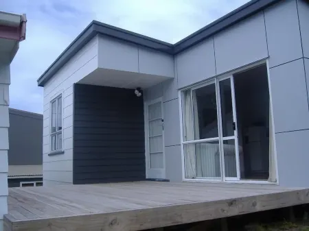 Whangamata Bach - handy to beach and shops Отели рядом с достопримечательностью «Уангамата Бич»